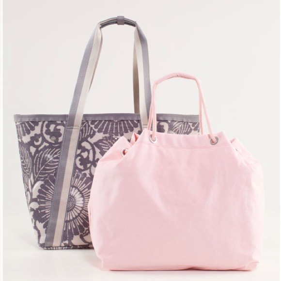 lululemon athletica Handbags - Lululemon Surf & Turf bag